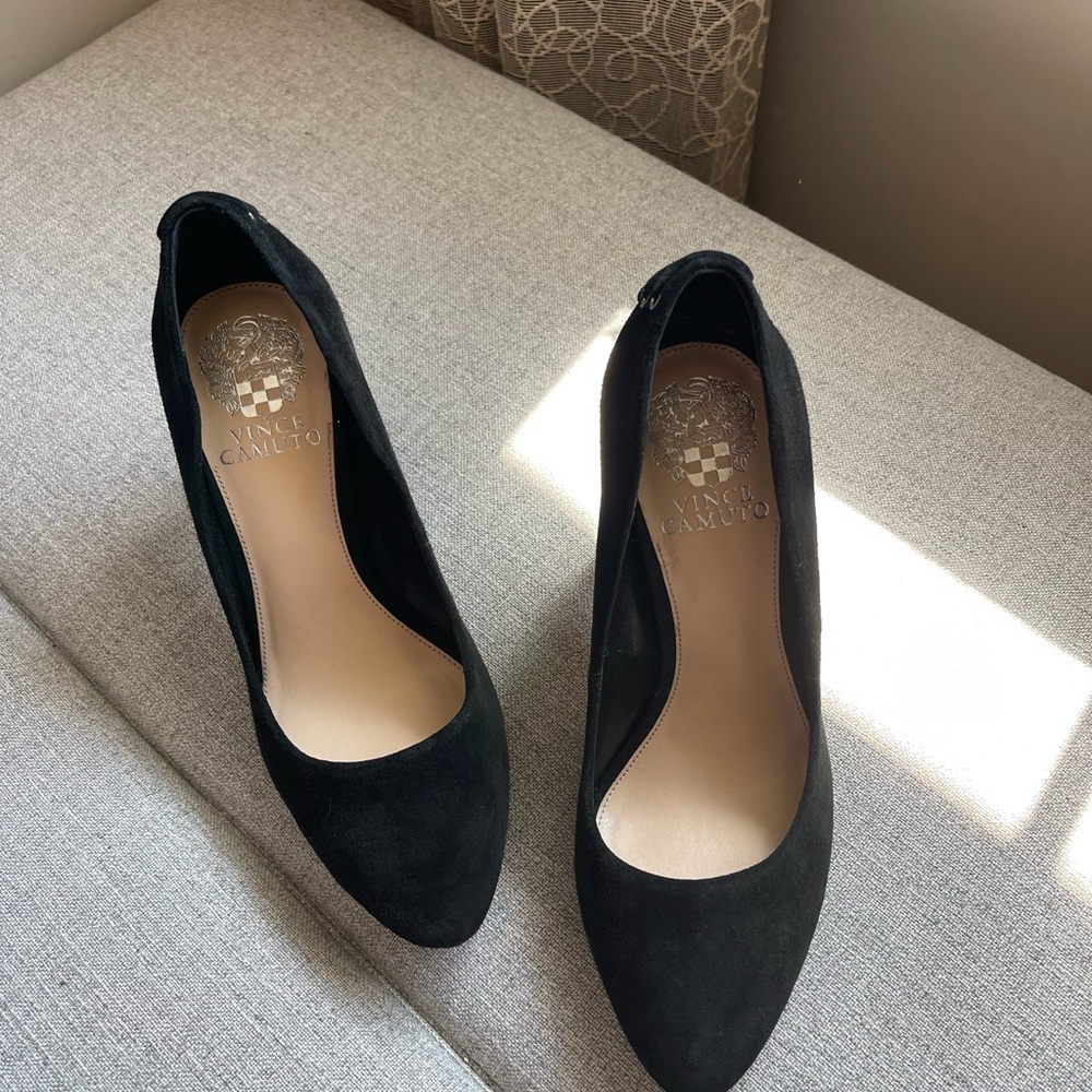 Vince Camuto heels size 7 in good condition Leather